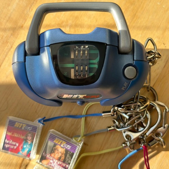 Tiger Electronics Hit Clips Music Player Boombox & 6 Cartridges VINTAGE Working - Picture 6 of 16